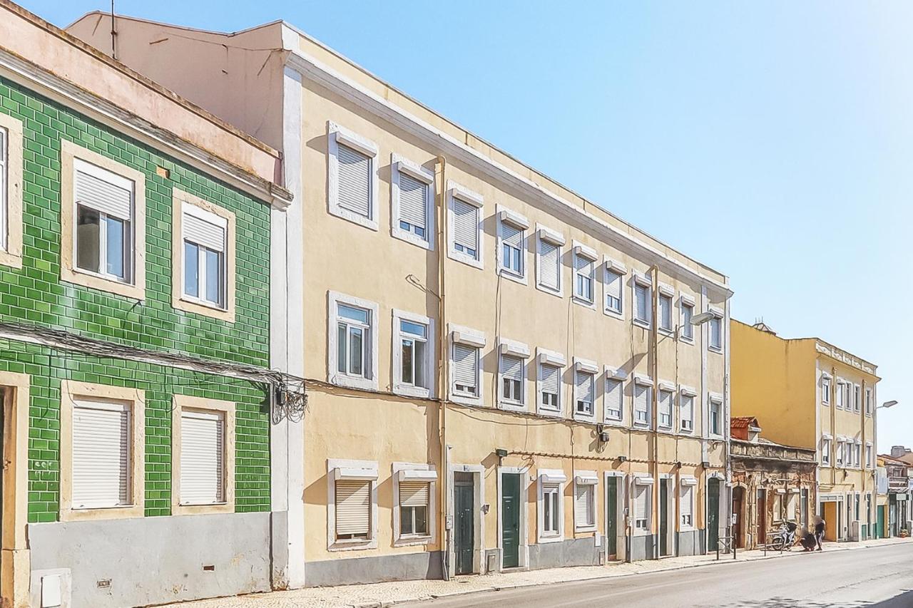 Vita Portucale ! Stylish Apartment Campo Ourique Lisboa Exteriör bild